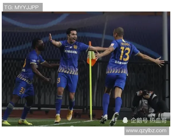 独家画面 外援雨中苦练展现拼搏精神感人至深